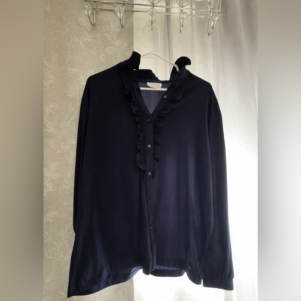 Vintage RL Rhoda Lee Blue ruffle top
Pit to Pit 21”